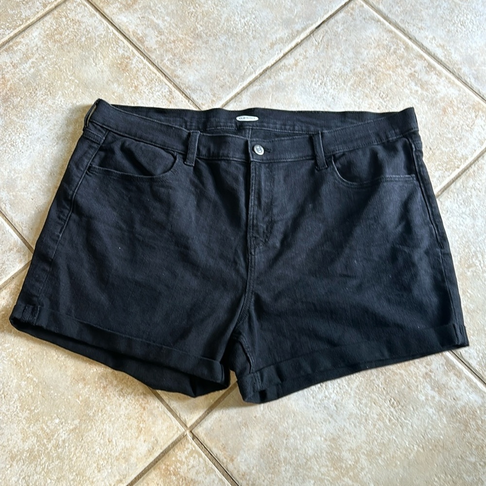 Old Navy Black Denim Roll Hem Shorts Women's size 18